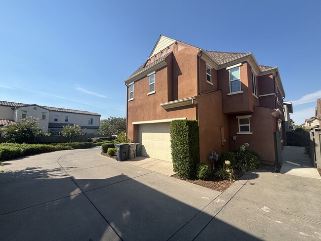 Photo - McKinley Village Two Story 3 Apartment