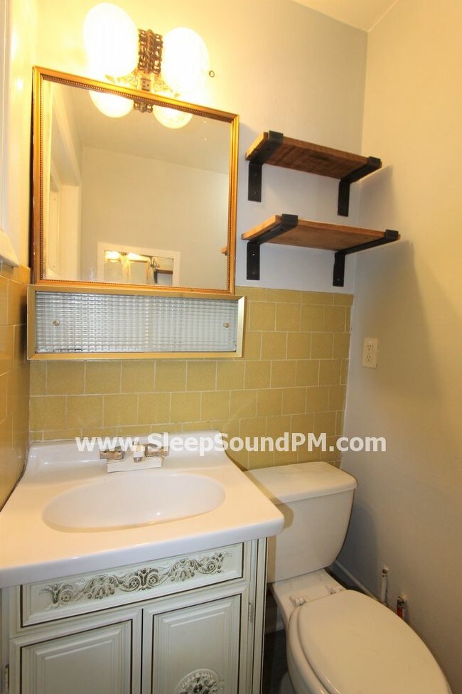 Building Photo - Classic Studio in the Heart of Southeast PDX