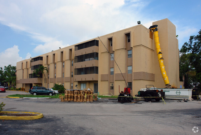 Oak Grove Apartments North Miami