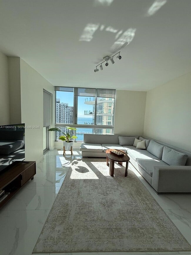 Building Photo - 300 S Biscayne Blvd