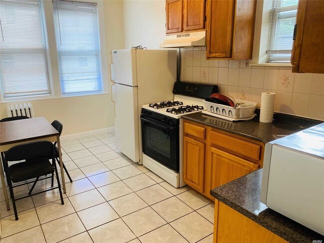 Foto del edificio - 99-06-99-23 23rd Ave