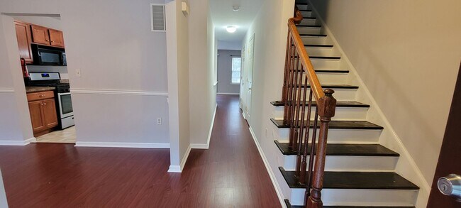 Foto del edificio - Updated 3-Bedroom Townhome in Wilton's Cor...