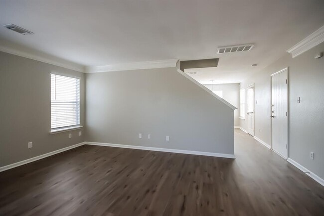 Building Photo - 11311 Log Cabin Ln