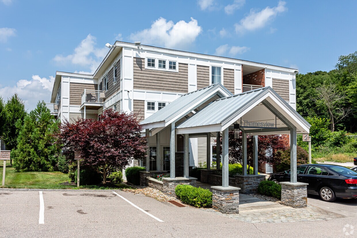 Oficina de arrendamiento - Thamesview Apartments