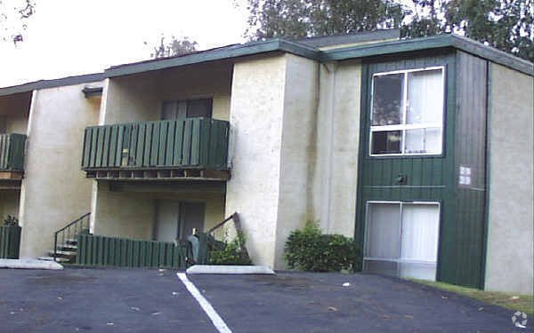 Building Photo - Village Green