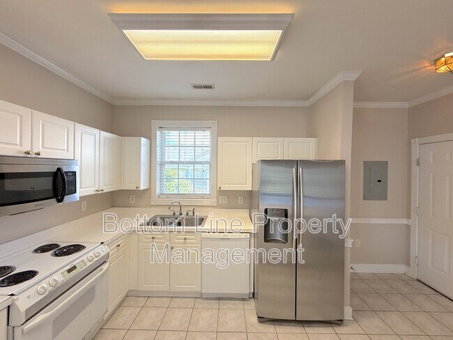 Foto del edificio - 8639 Coralbell Ln