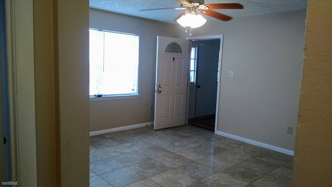 Building Photo - 108 Woodhouse Ln