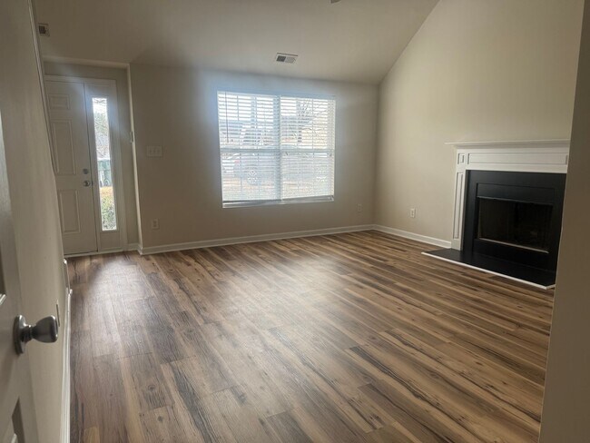 Building Photo - Fantastic 3Br 2Ba Home with 1 Car Garage in Raleigh Available now!