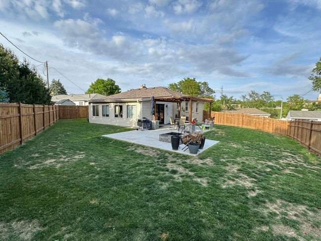 Building Photo - Beautiful house...RESERVE NOW FOR AUGUST 1...