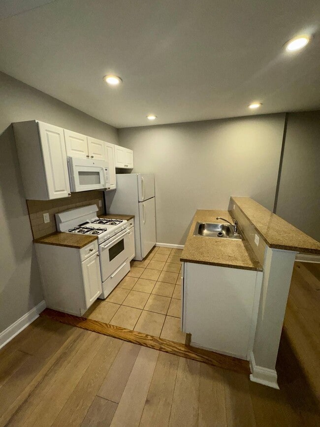 Building Photo - 56 Imlay St