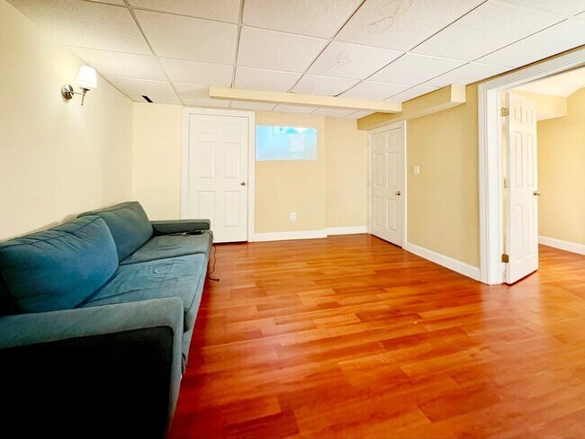 Building Photo - Coolidge Corner Area of Brookline. In-Unit Washer and Dryer, Heat and Hot Water Included, Parking...
