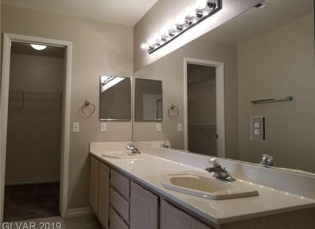 Double sink on the Master - 3950 S Sandhill Rd