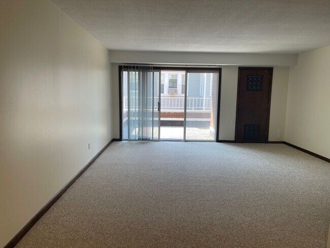 LIVING ROOM - 787 Farmington Ave