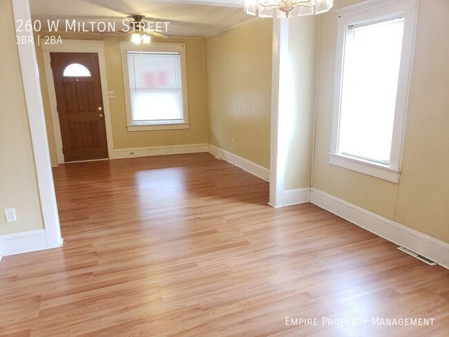 Building Photo - 3 Bedroom / 2 Bathroom in South Easton!