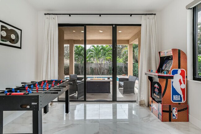 Foto del edificio - 828 SW 14th Ct