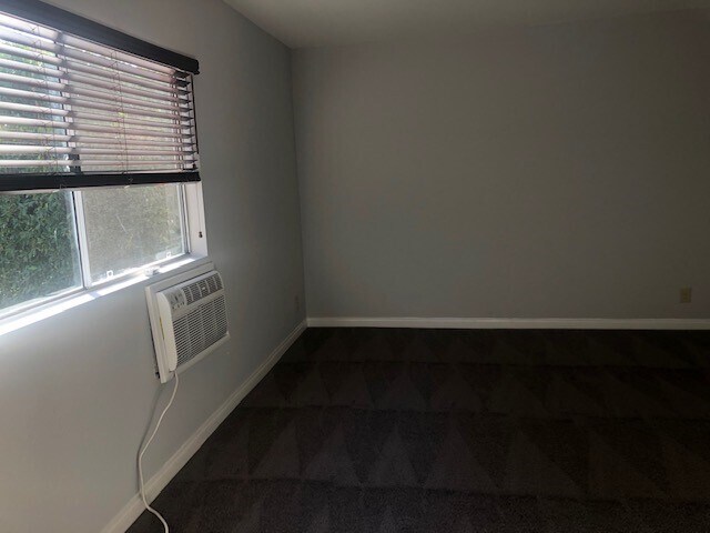 Bedroom - 2311 N Fairview St