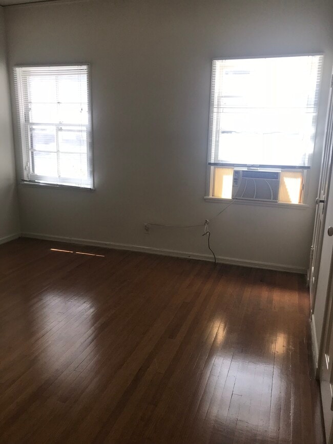 Building Photo - 925 Gayley Ave