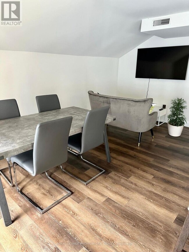 Building Photo - 10496 Islington Ave