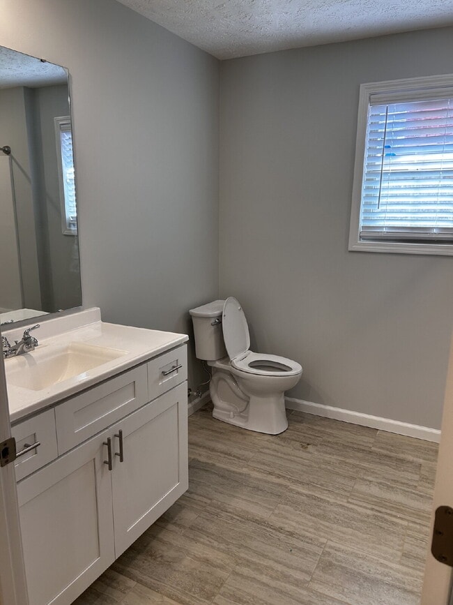 Building Photo - Charming 3-Bedroom House on Stallings Road...