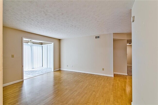 Building Photo - 1102 Augusta Dr