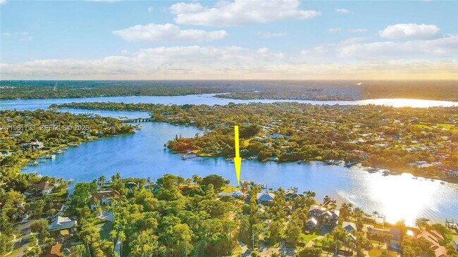 Foto del edificio - 19655 N Riverside Dr