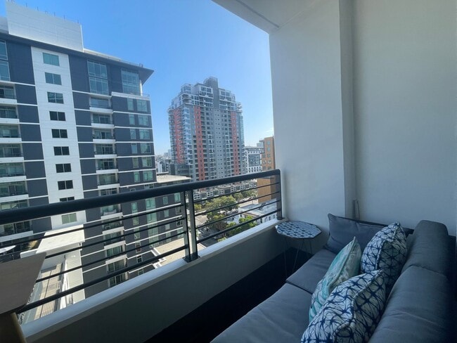 Building Photo - Downtown Acqua Vista 1 Bedroom Condo!