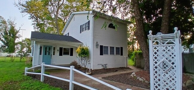 Building Photo - 57 Brook St