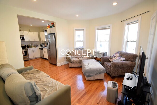 Foto del edificio - 9-11 Winter Hill Rd. Unit 9CP