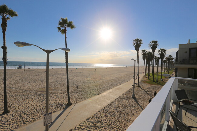 Foto del edificio - 3003 Ocean Front Walk