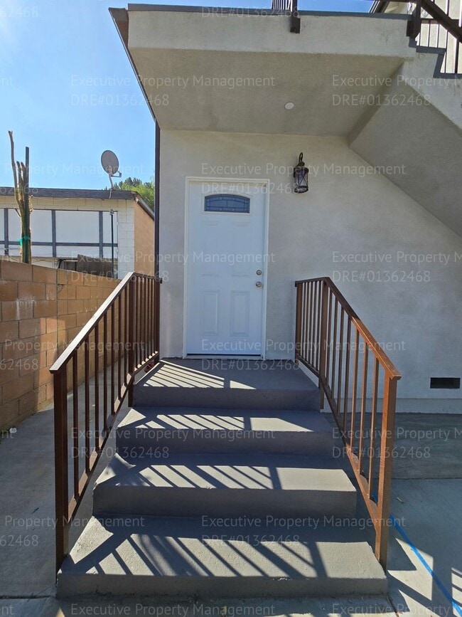 Building Photo - Newly constructed 3 bedroom/ 2 bathroom