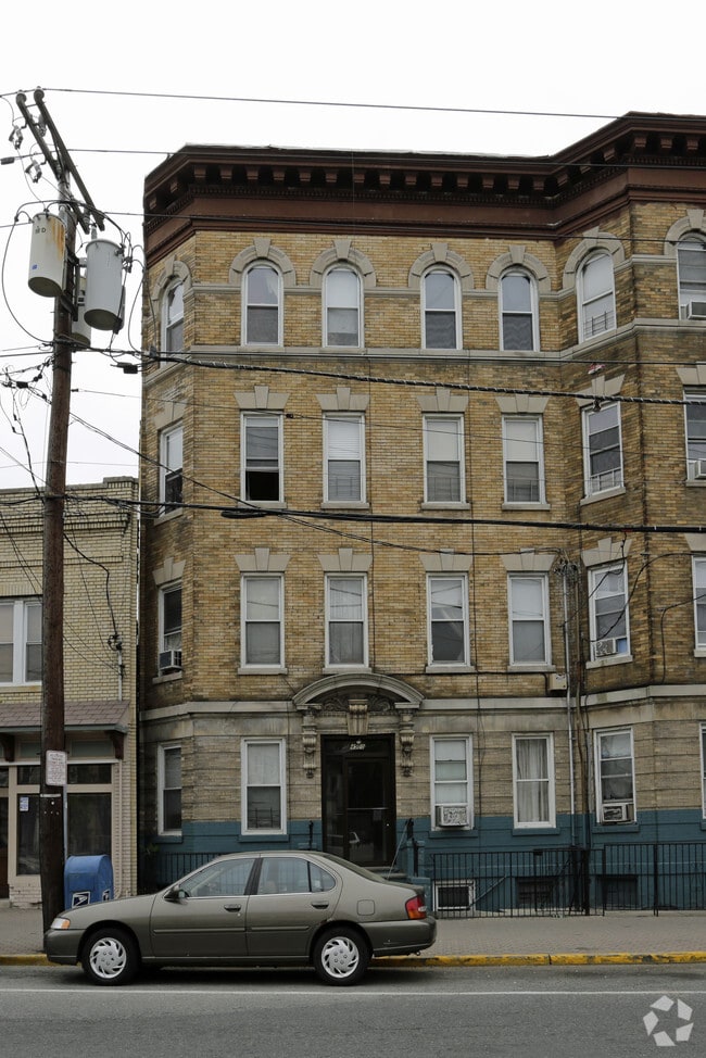 Building Photo - 4510 Park Ave