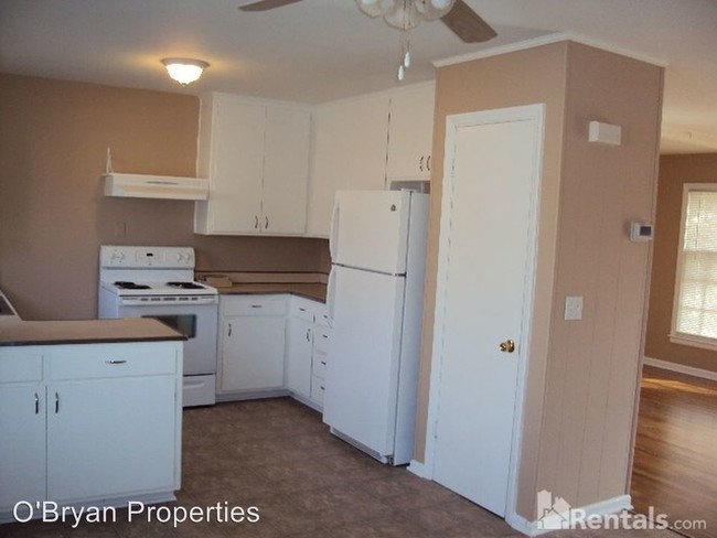 Foto del edificio - 6544-6546 Metcalf Ave