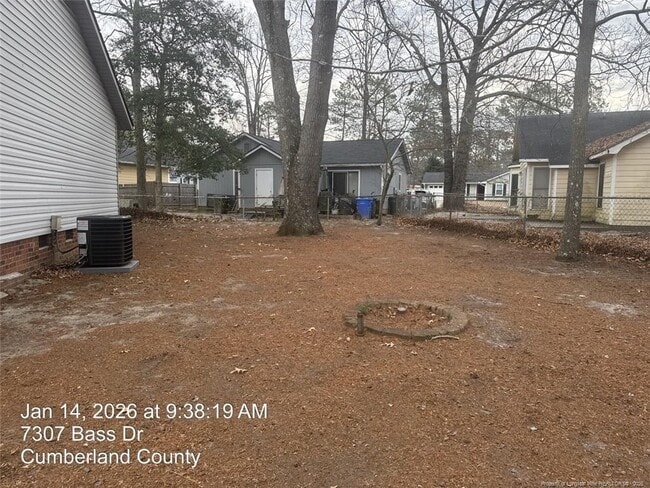 Foto del edificio - 7307 Bass Dr