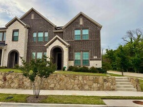 Building Photo - 1300 Ethan Dr