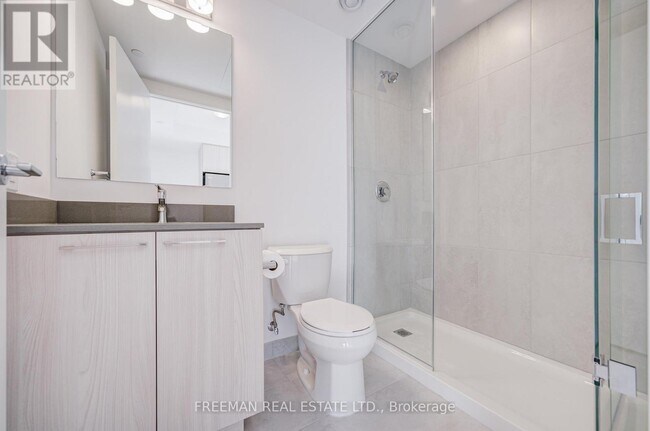 Photo du bâtiment - 7439 Kingston Rd