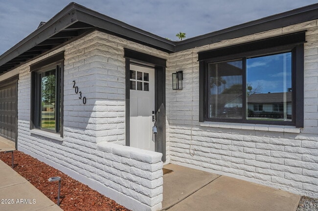 Building Photo - 2030 E Duke Dr