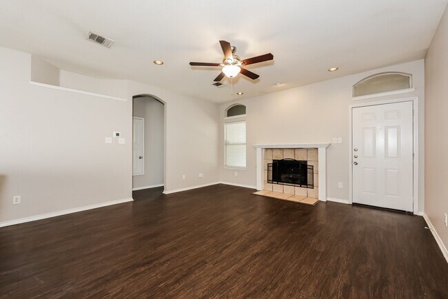 Building Photo - 2808 Earle Dr