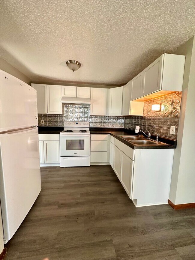 Foto del edificio - Updated 2 Bedrooms - Leonard North Dakota Rental