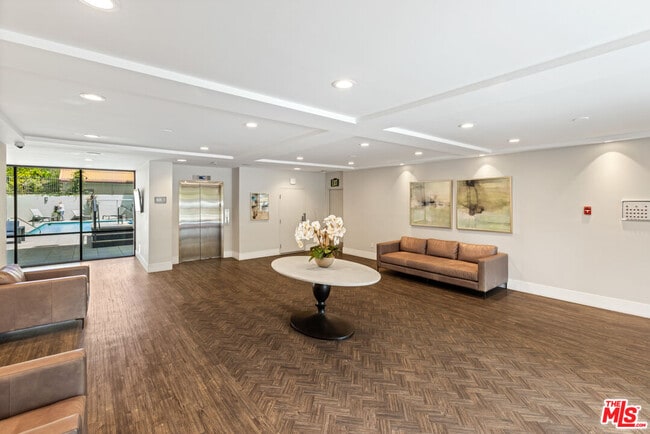 Foto del edificio - 12115 San Vicente Blvd