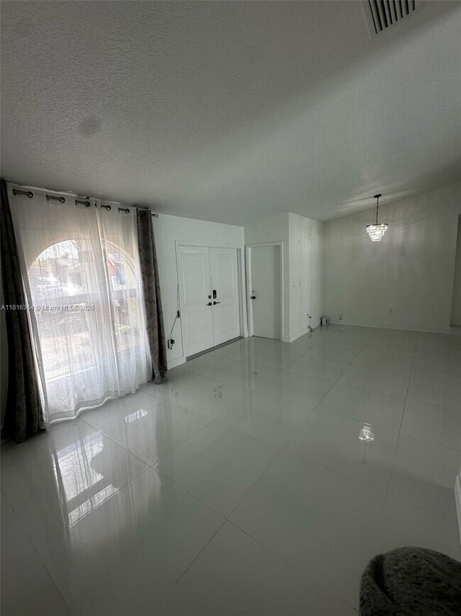 Foto del edificio - 14845 SW 174th St