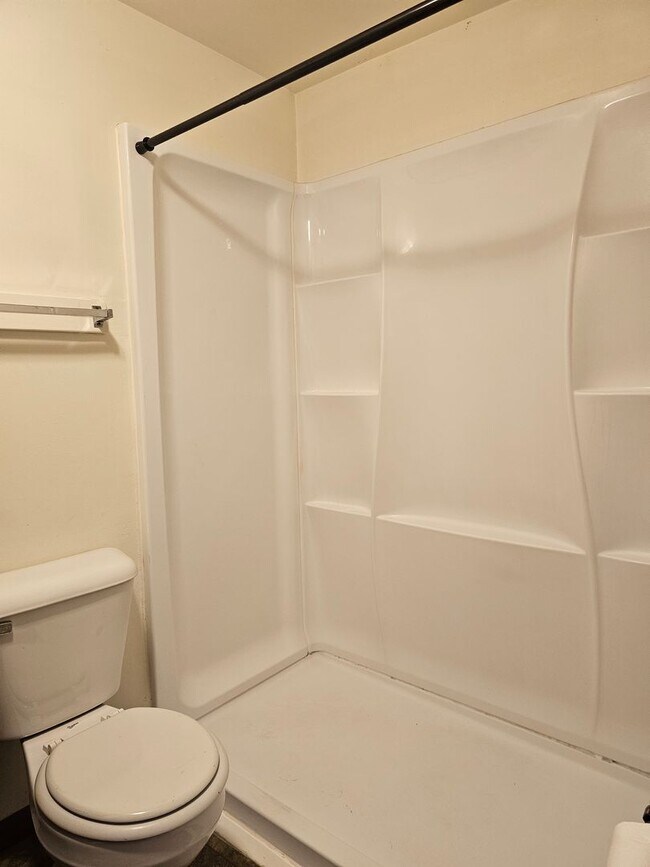 Building Photo - One Bedroom Lower in a Duplex