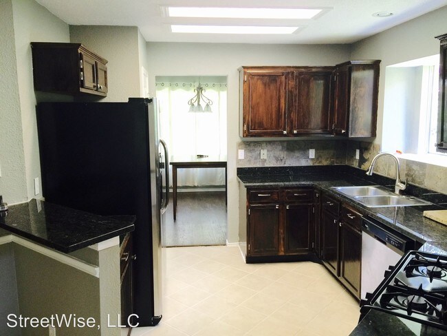 Foto del edificio - 2103 Zephyr Ln