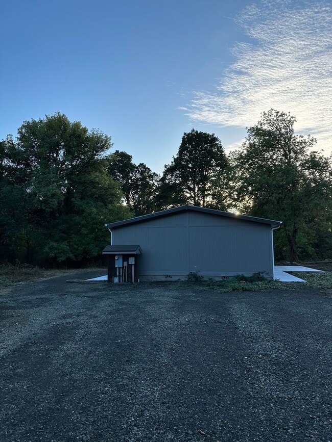 Foto del edificio - Wilbur road 3 bedroom 2 bath home