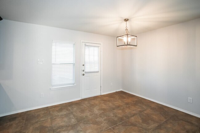 Building Photo - 8809 Quarry Ridge Trl