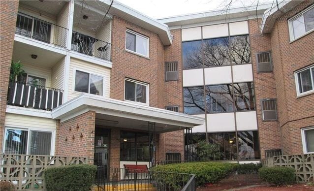 Building Photo - 126 Biruta St