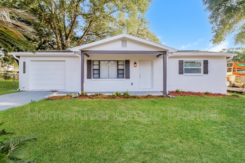 Foto principal - 27135 Thorncrest Ave