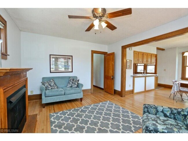 Foto del edificio - June Move In~ Huge 6 Bedroom ! Walk to Ham...