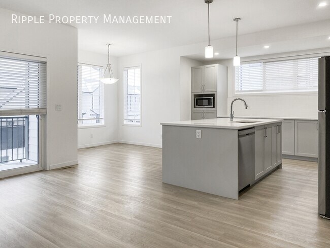 Photo du bâtiment - INCREDIBLE 3 BEDS, 2.5 BATHS TOWNHOUSE | PETS ALLOWED