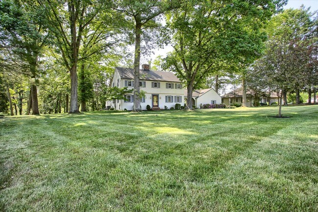 Foto del edificio - 1512 Woodcreek Dr