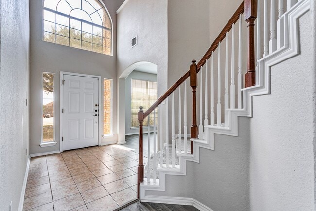 Building Photo - Welcome home to this spacious 4-bedroom, 2.5 bath home in Fox Grove.